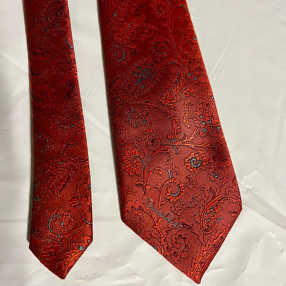 Vintage Oscar de la Renta Red/Black Paisley Men’s Tie